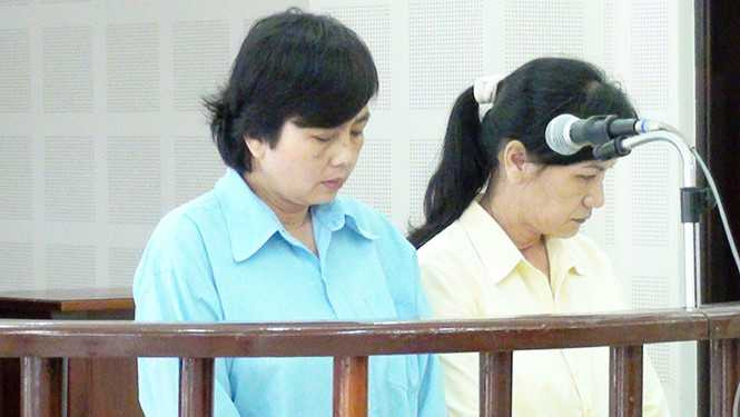 Ánh (bên phải) và Hương lãnh tổng cộng 26 năm tù - Ảnh: Nguyễn Tú