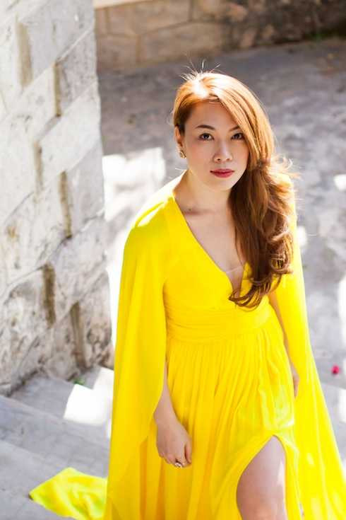 'Họa mi tóc nâu' mong manh dưới nắng sớm khoe vẻ đẹp bất chấp thời gian.