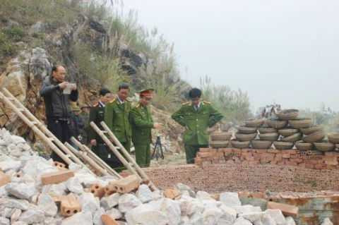 vụ 8 người bị chết trong lò nấu vôi