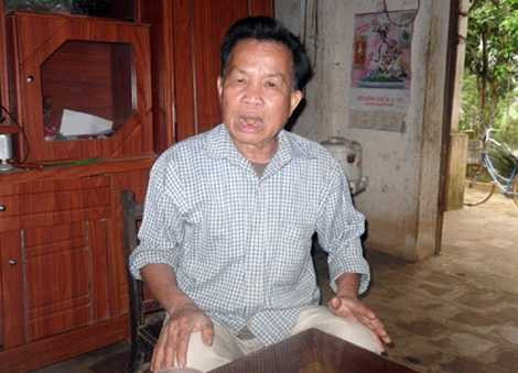 Ông Bùi Văn Cứa (80 tuổi) trò chuyện cùng phóng viên.