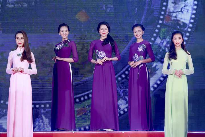 Bộ sưu tập mới của NTK Anh Thư vừa được trình diễn trong chương trình Chào xuân 2016 của Đài Truyền hình Hà Nội