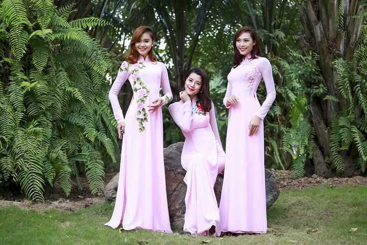 Bộ sưu tập mới của NTK Anh Thư vừa được trình diễn trong chương trình Chào xuân 2016 của Đài Truyền hình Hà Nội