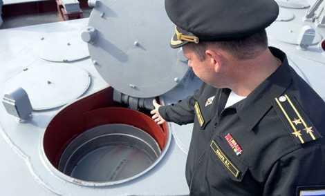 Thuyền trưởng Alexander Shvarts giới thiệu về các tên lửa trên tàu