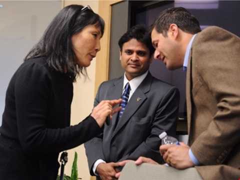 Quản lý bán hàng: Độ chênh lệch giữa số lượng đăng tuyển hàng tháng và số lượng nhân sự được tuyển: 52.808. Tăng trưởng (từ 2010 – 2015): 35.399. Thu nhập trung bình theo giờ: 53,2 USD.