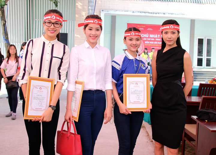 Lệ Hằng luôn được đánh giá cao bởi sự thân thiện, hài hước của mình. Sau hoạt động này, Lệ Hằng sẽ đến Đà Lạt trao tặng nhà tình thương cho người nghèo nhân dịp tết Nguyên Đán sắp tới. 