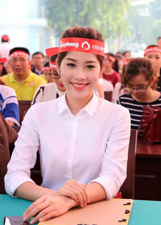 Thời gian gần đây, hoa khôi Nam Em tích cực tham gia nhiều hoạt động cộng đồng và các sự kiện văn hóa. 