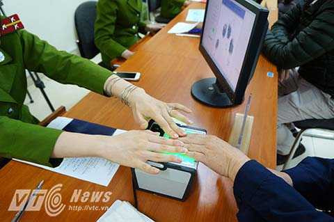 Với công dân dưới 18 tuổi, mồ côi cả cha lẫn mẹ, không nơi nương tựa cũng thuộc trường hợp được miễn phí khi đổi, cấp lại thẻ căn cước.