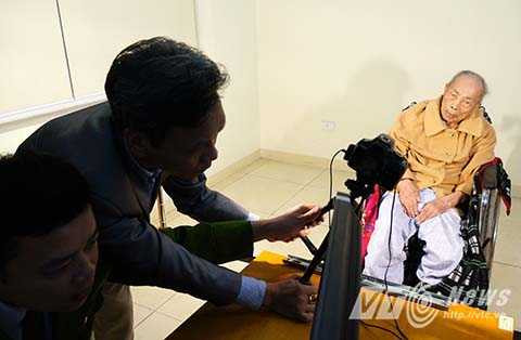 Con trai cụ Tâm cho biết, do biết được thông tin về cấp mới thẻ căn cước nên ngay trong ngày đầu, anh đã đưa cụ đến trụ sở công an để cấp mới thẻ căn cước.