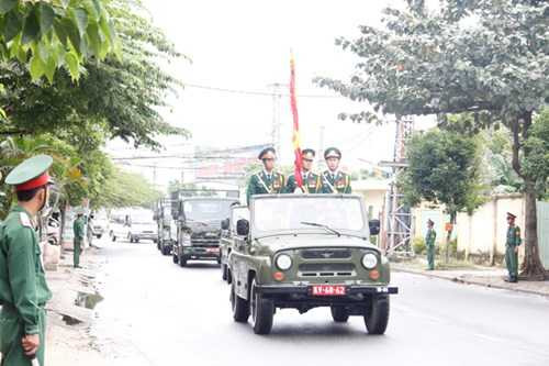 Đưa linh cữu Thượng tướng Nguyễn Chơn về với quê mẹ