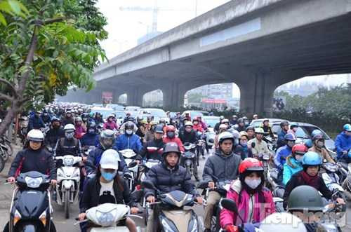 Hà Nội ùn tắc kinh hoàng trong buổi sáng đi làm đầu tiên năm 2016