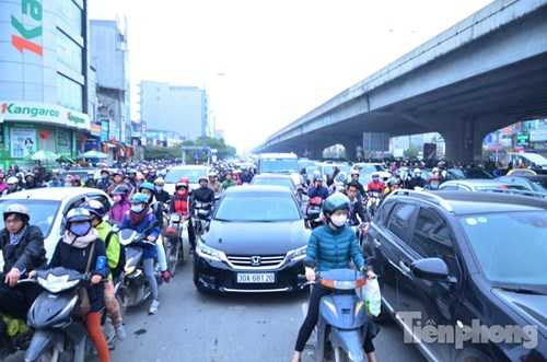 Hà Nội ùn tắc kinh hoàng trong buổi sáng đi làm đầu tiên năm 2016