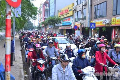 Hà Nội ùn tắc kinh hoàng trong buổi sáng đi làm đầu tiên năm 2016