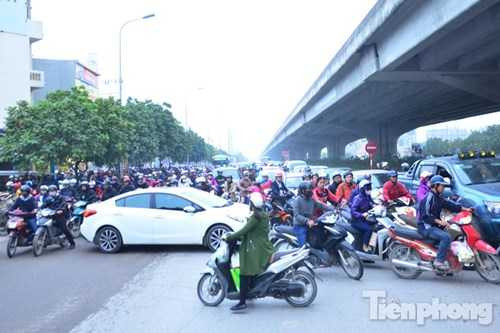 Giao thông lộn xộn tại các khu vực đường giao nhau.