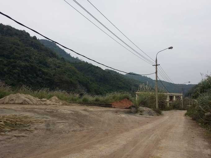 Theo ghi nhận của PV, hiện nhà máy xi măng Bắc Kạn đã tạm dừng hoạt động và không hề có lực lượng bảo vệ.