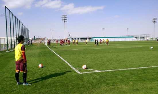 Công Phượng đá phạt góc