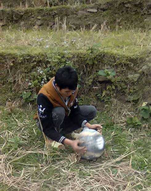 Vật thể lạ được anh Đặng Văn Cảnh tìm thấy sáng 3/1.