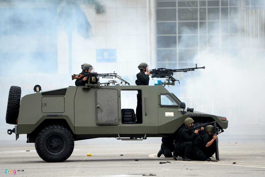 Xe có khả năng lội nước sâu đến 1m, chống đạn cấp độ B6 mọi cự ly, tốc độ tối đa 100km/h. Hỏa lực của xe có hai súng máy 7,62mm và đại liên 12,7mm.