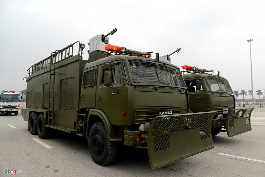 Dàn xe phun nước chống bạo động của lực lượng Cảnh sát cơ động.