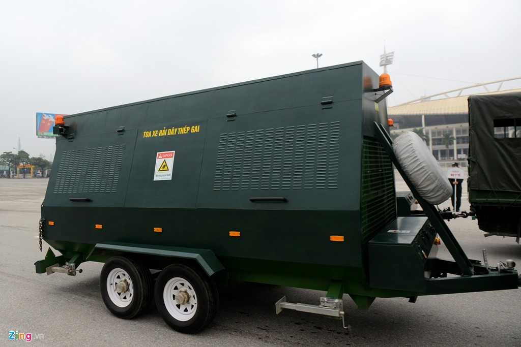 Ngoài 125 xe đặc chủng chủ yếu làm nhiệm vụ chống khủng bố, bạo loạn còn có 100 xe chở quân các loại, xe dẫn đường, cứu thương...