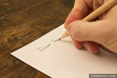 Thư tay. Rõ ràng với những sự chậm chạp và rườm rà trong thủ tục của những bức thư viết tay, người ta đang dần quên mất khái niệm này. Thư điện tử, Email ngày nay đã trở thành phương thức liên lạc có phần chính thống của các công ty, doanh nghiệp Thư tay. Rõ ràng với những sự chậm chạp và rườm rà trong thủ tục của những bức thư viết tay, người ta đang dần quên mất khái niệm này. Thư điện tử, Email ngày nay đã trở thành phương thức liên lạc có phần chính thống của các công ty, doanh nghiệp