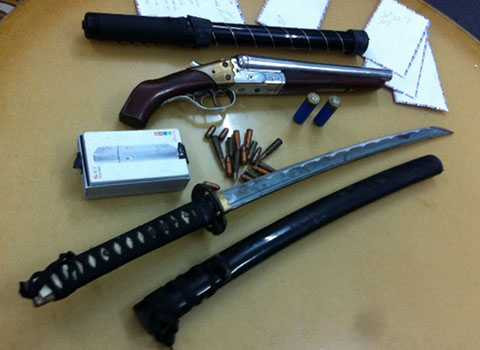 Các loại vũ khí thu được tại nhà đối tượng Long Các loại vũ khí thu được tại nhà đối tượng Long