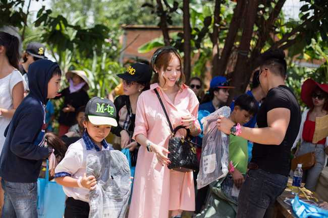 Loạt ảnh Elly Trần lộ bụng trước khi sinh con thứ hai