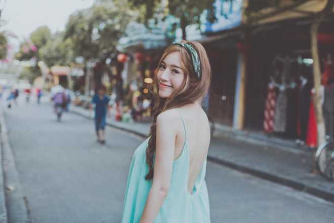 Loạt ảnh Elly Trần lộ bụng trước khi sinh con thứ hai