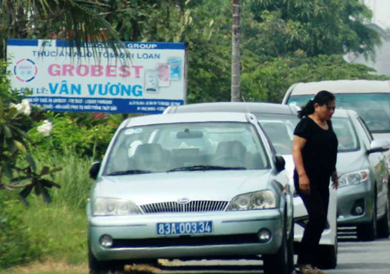 Đoàn xe công đi đám giỗ nhà chủ tịch tỉnh Sóc Trăng vào ngày 19/12/2015