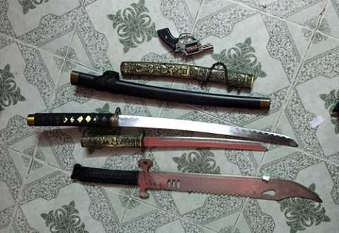 Vũ khí thu giữ tại nhà Dũng Sắt Vũ khí thu giữ tại nhà Dũng Sắt