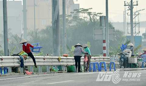 Tuy nhiên khi khuất bóng của lực lượng chức năng, tình trạng này lại đâu vào đấy