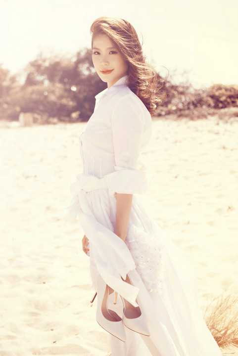 Cô được nhiều người ngưỡng mộ bởi gương mặt, thân hình hoàn toàn tự nhiên và không qua dao kéo.