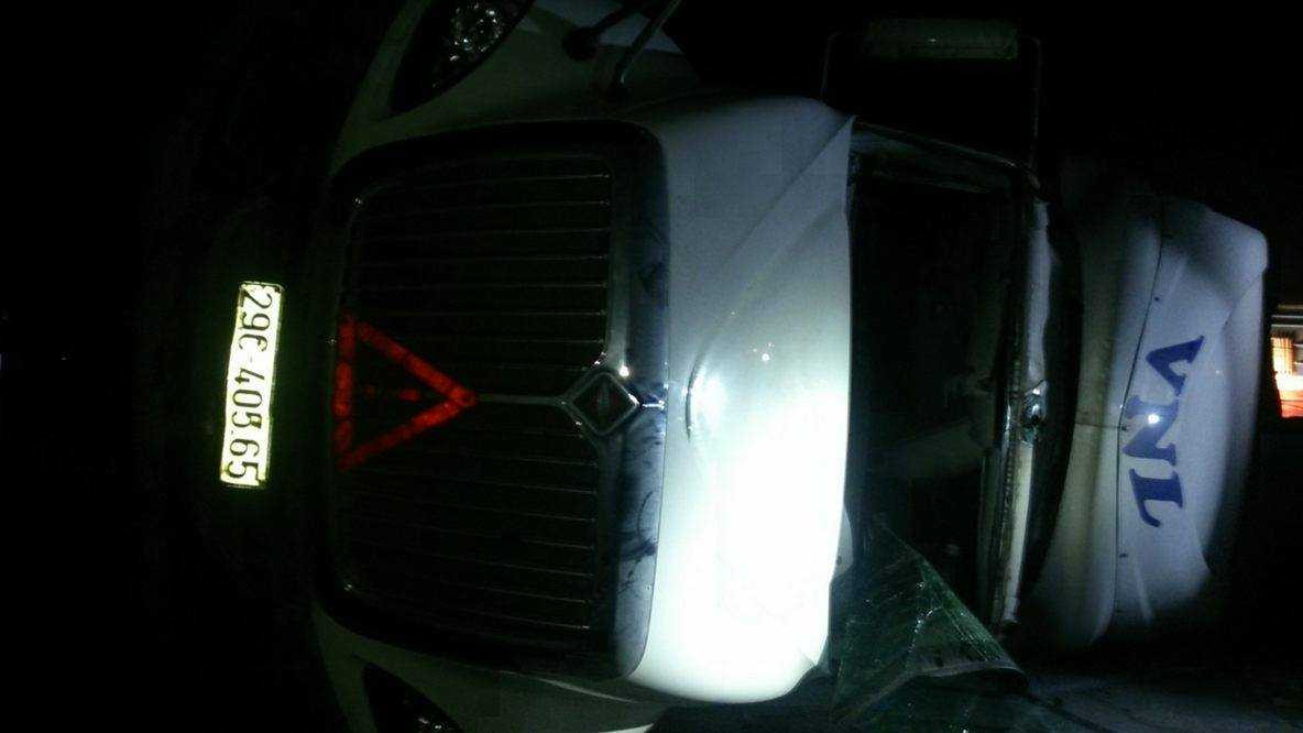 Container cũng bị văng xa hàng chục mét