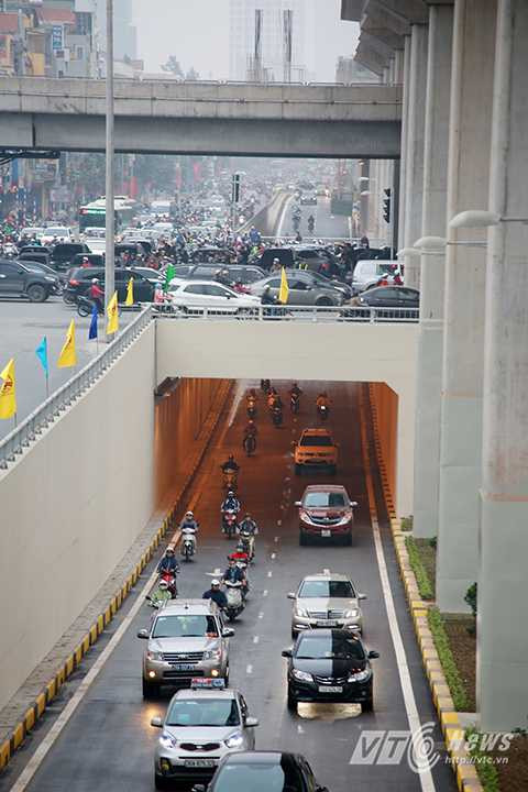 Giao thông qua nút giao Thanh Xuân vào giờ cao điểm sáng 8/1 đã không còn ùn tắc Giao thông qua nút giao Thanh Xuân vào giờ cao điểm sáng 8/1 đã không còn ùn tắc
