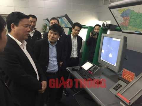 Bộ trưởng Đinh La Thăng yêu cầu Lãnh đạo Tổng công ty Quản lý bay VN thưởng nóng kíp trực điều hành bay đã xuất sắc hoàn thành nhiệm vụ. Bộ trưởng Đinh La Thăng yêu cầu Lãnh đạo Tổng công ty Quản lý bay VN thưởng nóng kíp trực điều hành bay đã xuất sắc hoàn thành nhiệm vụ.