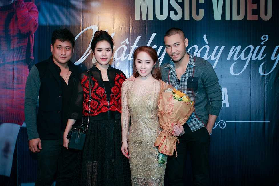 Vợ chồng diễn viên Minh Tiệp đến chúc mừng Quỳnh Nga, Doãn Tuấn