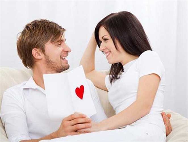 Hãy giả vờ như bạn không hề 'thèm muốn' mà chỉ đang giúp cô ấy thư giãn mà thôi.