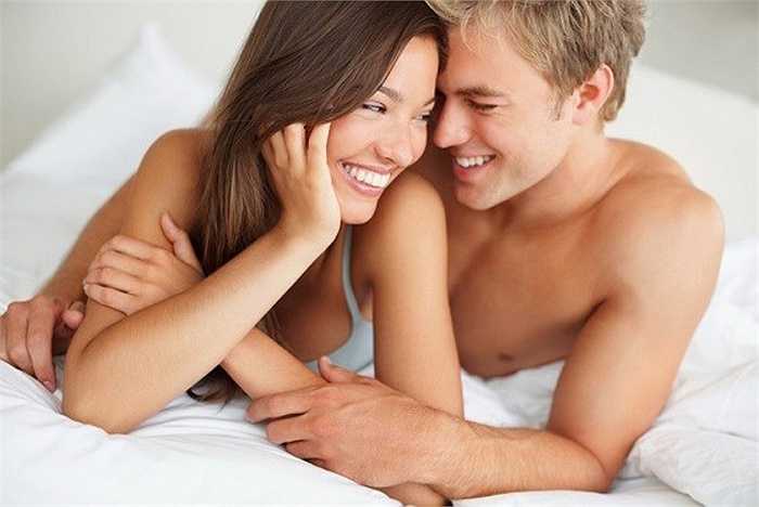 Tiếp lửa bằng các hành động âu yếm, vuốt ve: Sau khi giúp các nàng nhập cuộc với những khoái cảm về cảm xúc, tiếp theo các chàng nên có những va chạm nhẹ nhàng: ánh mắt, chạm môi, cơ thể... 