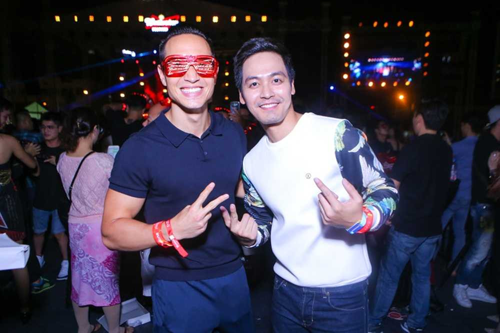 Kim Lý, MC Phan Anh cuồng nhiệt với âm nhạc EDM.