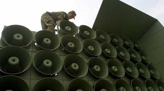 Hàn Quốc nối lại tuyên truyền bằng loa