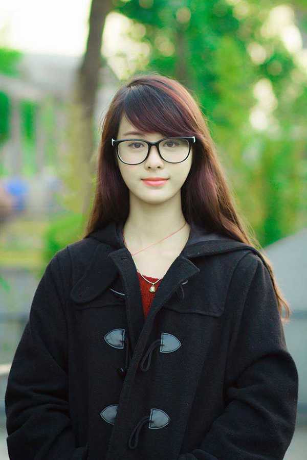 Nữ sinh đất Cảng