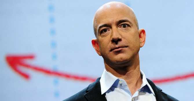 Nhà sáng lập Amazon Jeff Bezos, tỷ phú kiếm được nhiều tiền nhất trong năm 2015, lại là người hao của nhất. Ảnh: Forbes