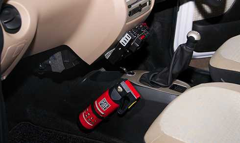 Đại tá CSGT cũng sợ bình cứu hỏa phát nổ trên ôtô