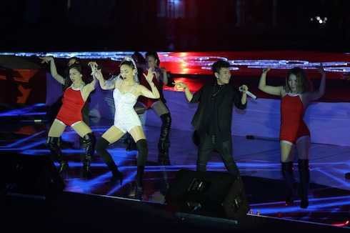 Phần trình diễn đặc biệt nhất của bộ tứ - bản hit The Beat of Celebration vừa được ra mắt vào dịp cuối năm