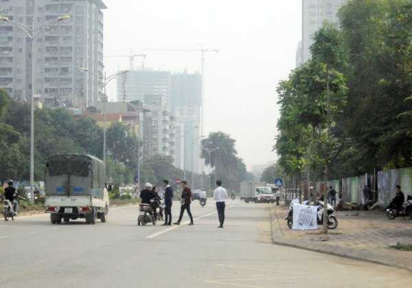 Thậm chí, đội quân này còn lao ra giữa đường 