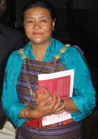 Nữ tác giả Kunzang Choden. Nữ tác giả Kunzang Choden.