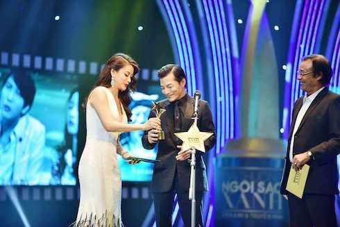 Trương Ngọc Ánh 'đáp lễ' Trần Bảo Sơn.