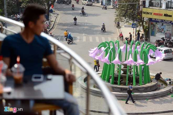 Đài hoa lạ gây sốc với người dân Hà Nội vừa lắp vài ngày đã phải tháo dỡ