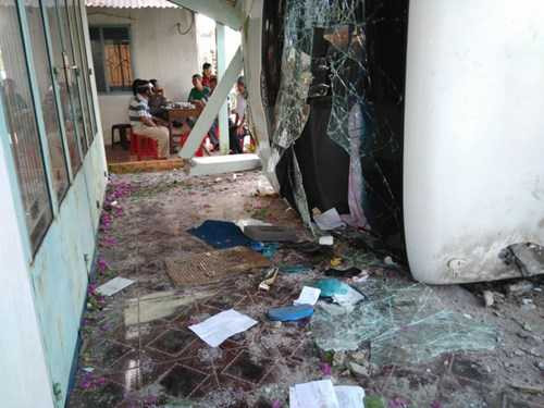 Kết quả, ông Trần Văn Thôn, 40 tuổi ở ấp Phụng Sơn, xã Tân Long (Phụng Hiệp) chết tại chỗ. 29 người trên xe trong gia đình của ông Lê Văn Tua bị thương. Trong đó, 3 người bị gãy xương sườn, vai, chân chở lên Bệnh viện Đa khoa Trung ương Cần Thơ cấp cứu là ông Lê Văn Tranh, Lê Hải Đăng và Minh Nhí. Các nạn nhân còn lại bị thương nhẹ đã quay trở về nhà. 