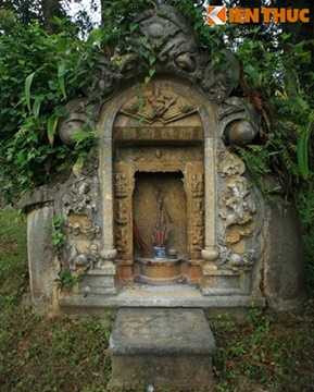 Để bày tỏ lòng yêu quý người vợ, Vương Chí Sình còn mời cả mẹ đẻ của bà về sống cùng. Tuy chỉ là vợ ba, nhưng bà Trương Mỹ Thuận có quyền lực rất lớn. Bà quát câu nào, không một gia nô nào trong nhà dám không nghe. Mọi lệnh bà đưa ra đều coi như là mệnh lệnh của Vương Chí Sình. 