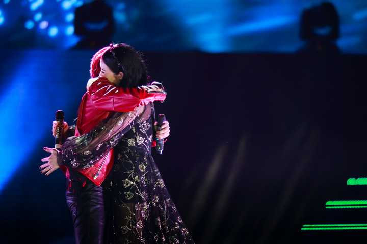 Bố cục đêm diẽn tại Hà Nội không thay đổi nhiều so với liveshow trước đó tại TPHCM, Sơn Tùng chỉ trau chuốt lại, sửa chữa những thứ chưa hoàn hảo ở liveshow trước